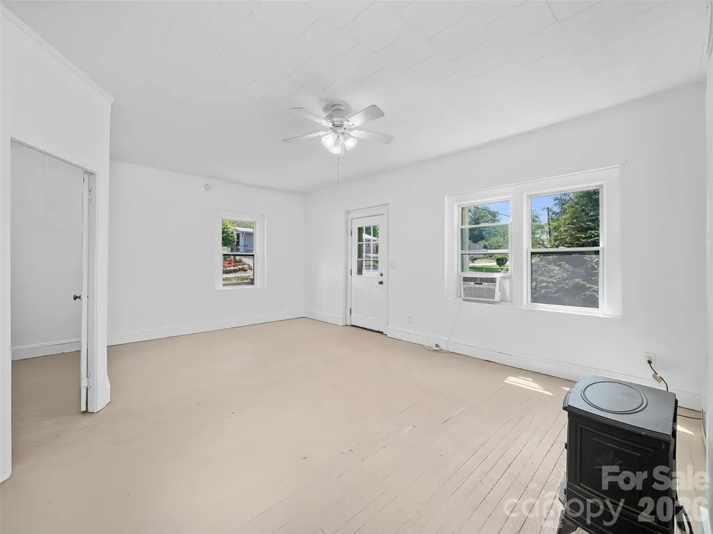 9 Ivy Street Burnsville NC 28714