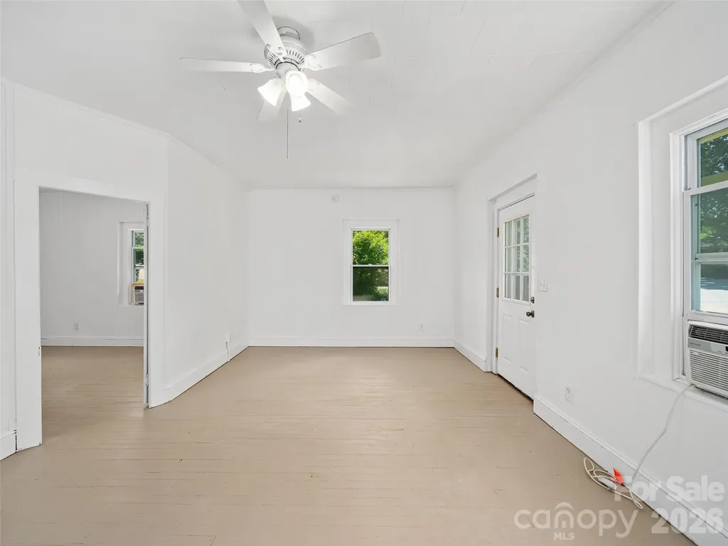 9 Ivy Street Burnsville NC 28714