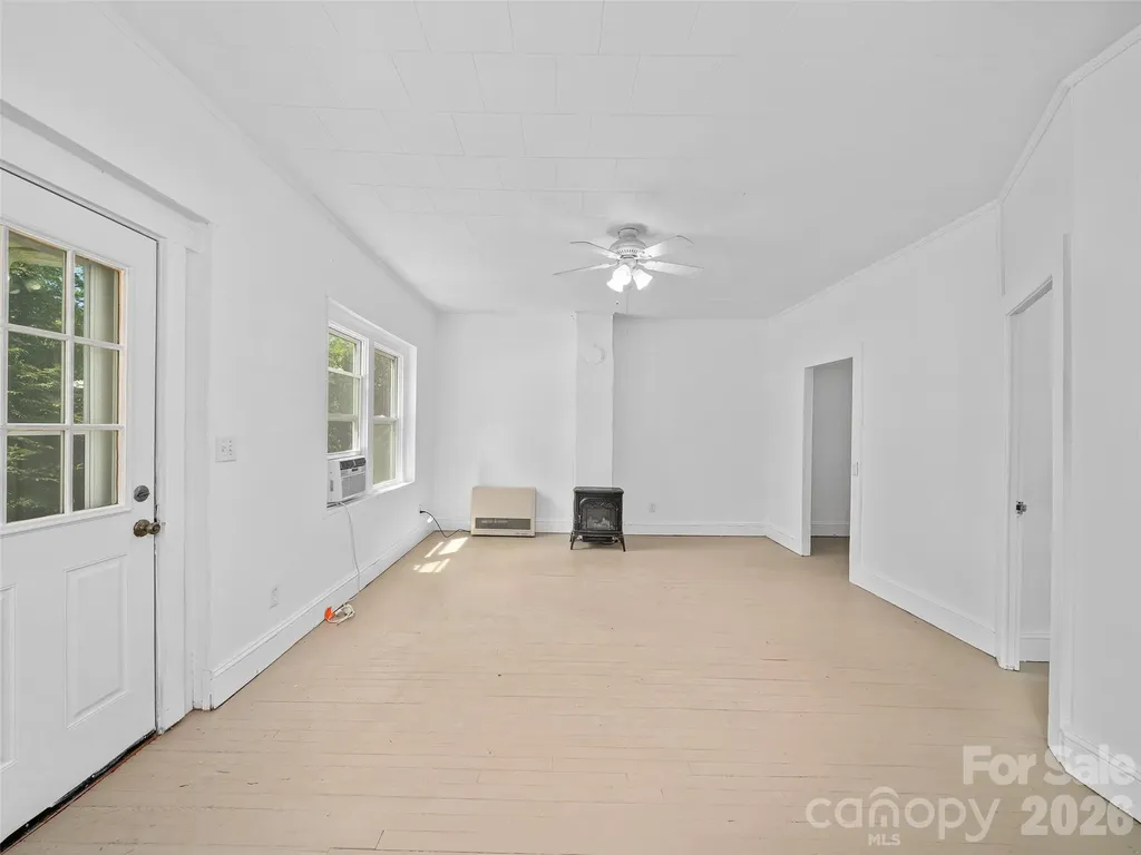9 Ivy Street Burnsville NC 28714
