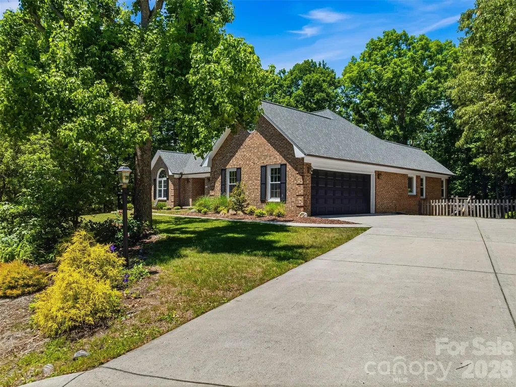 18 High Bluff Drive Weaverville NC 28787