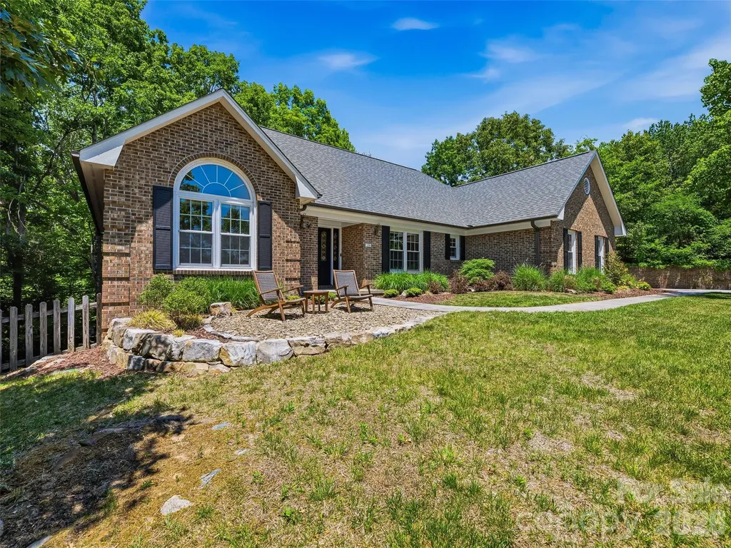 18 High Bluff Drive Weaverville NC 28787
