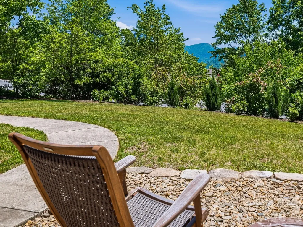 18 High Bluff Drive Weaverville NC 28787