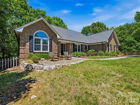 18 High Bluff Drive Weaverville NC 28787
