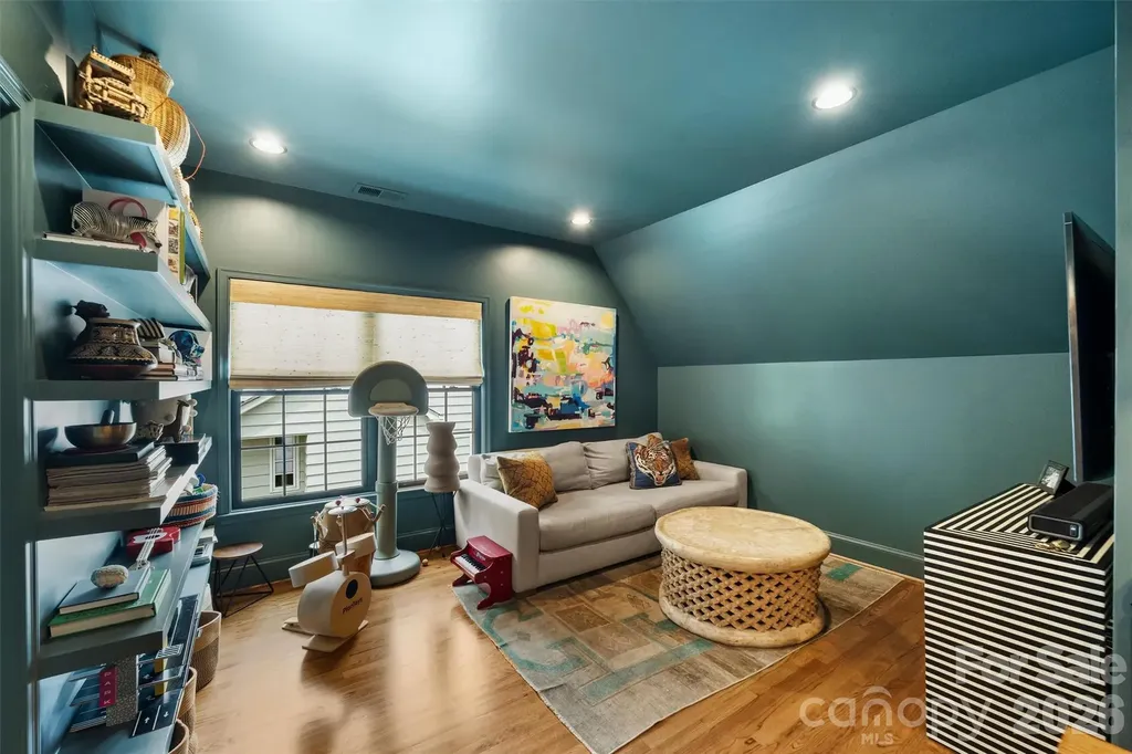2421 Hassell Place Charlotte NC 28209