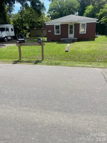 5323 Eaton Circle Charlotte NC 28208