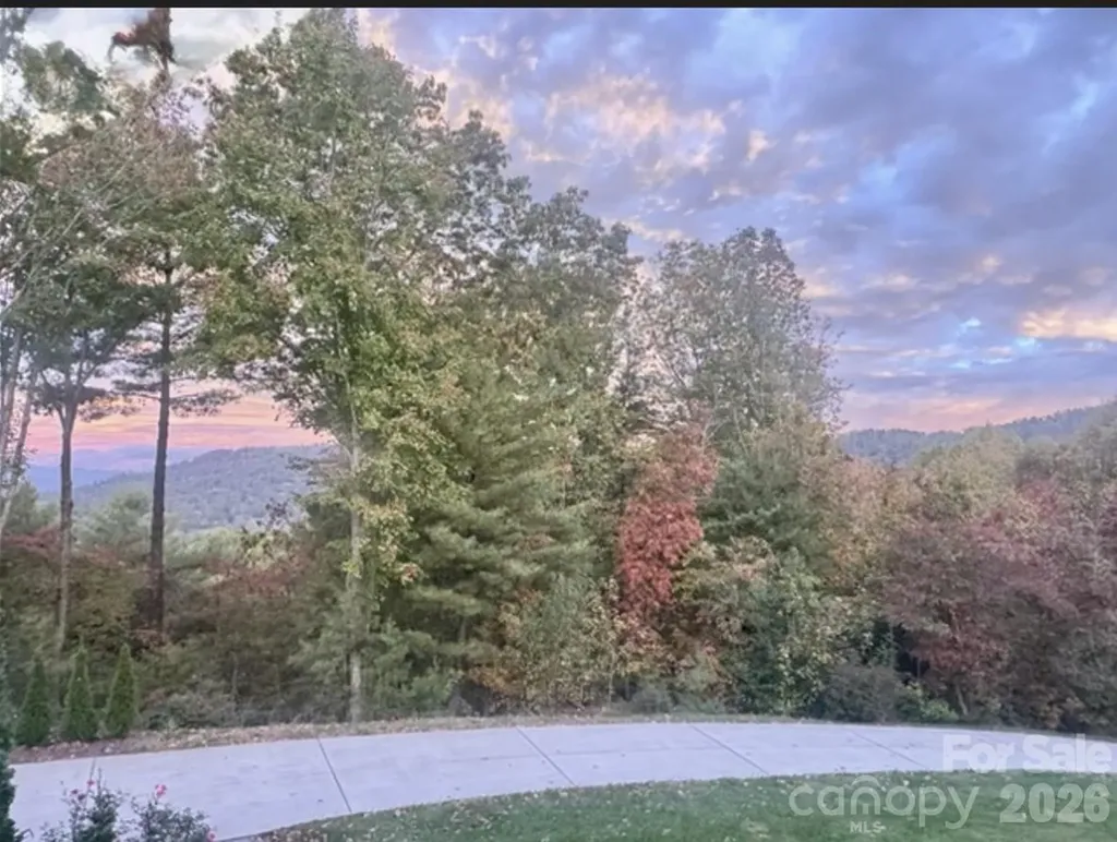 152 Skyview Circle Asheville NC 28804