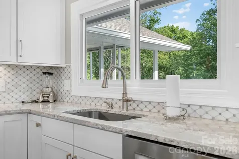 152 Skyview Circle Asheville NC 28804
