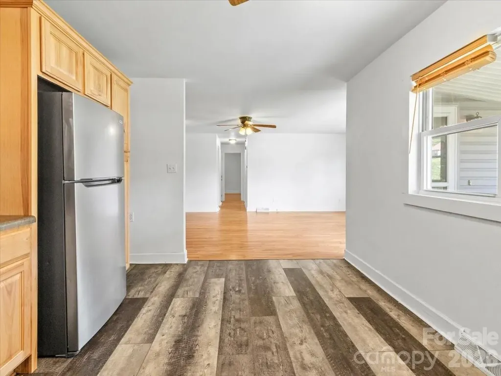 42 East Boulevard Burnsville NC 28714