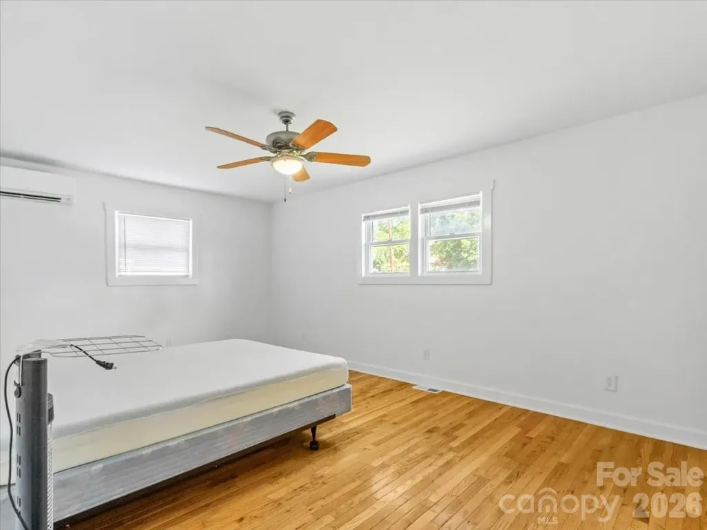 42 East Boulevard Burnsville NC 28714