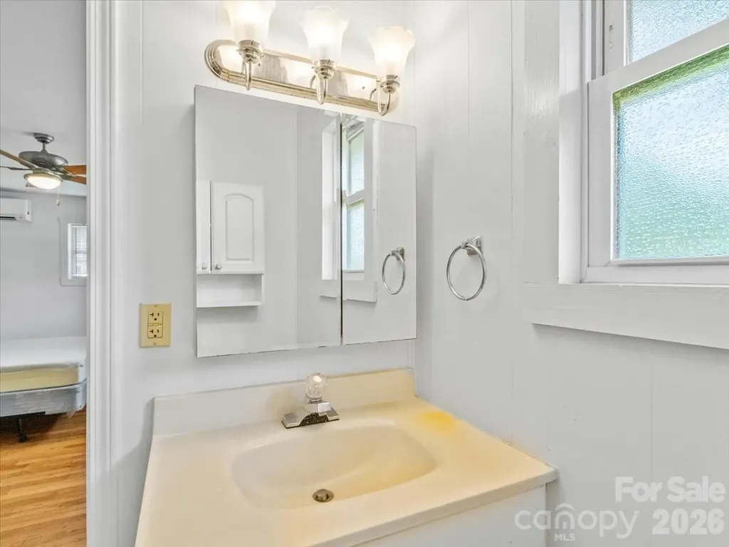 42 East Boulevard Burnsville NC 28714
