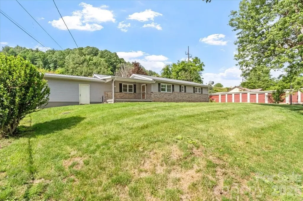 42 East Boulevard Burnsville NC 28714