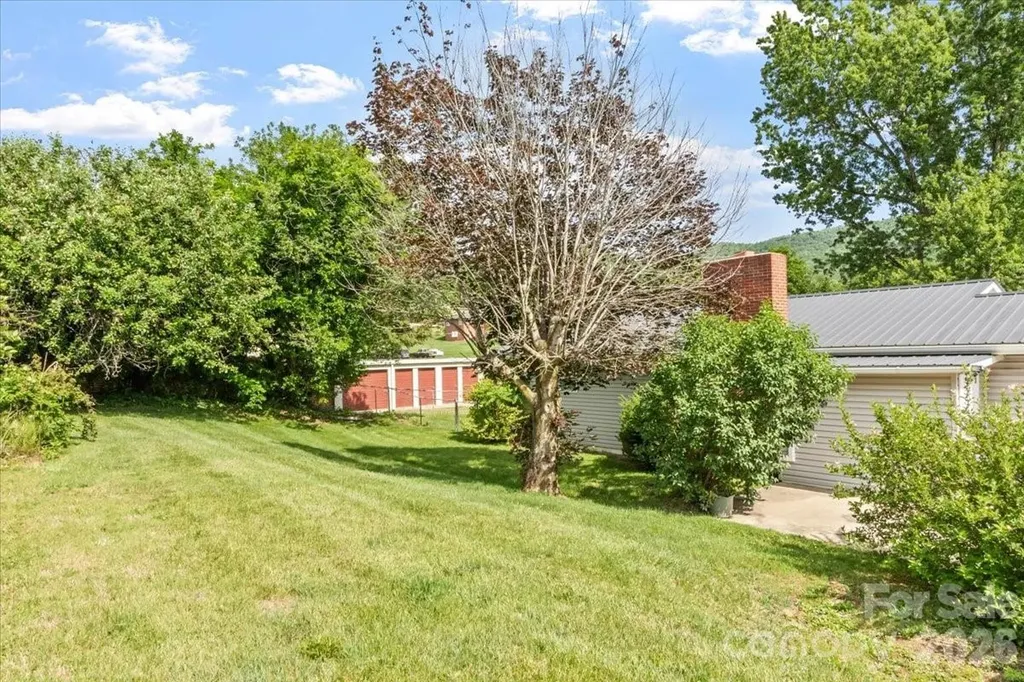 42 East Boulevard Burnsville NC 28714