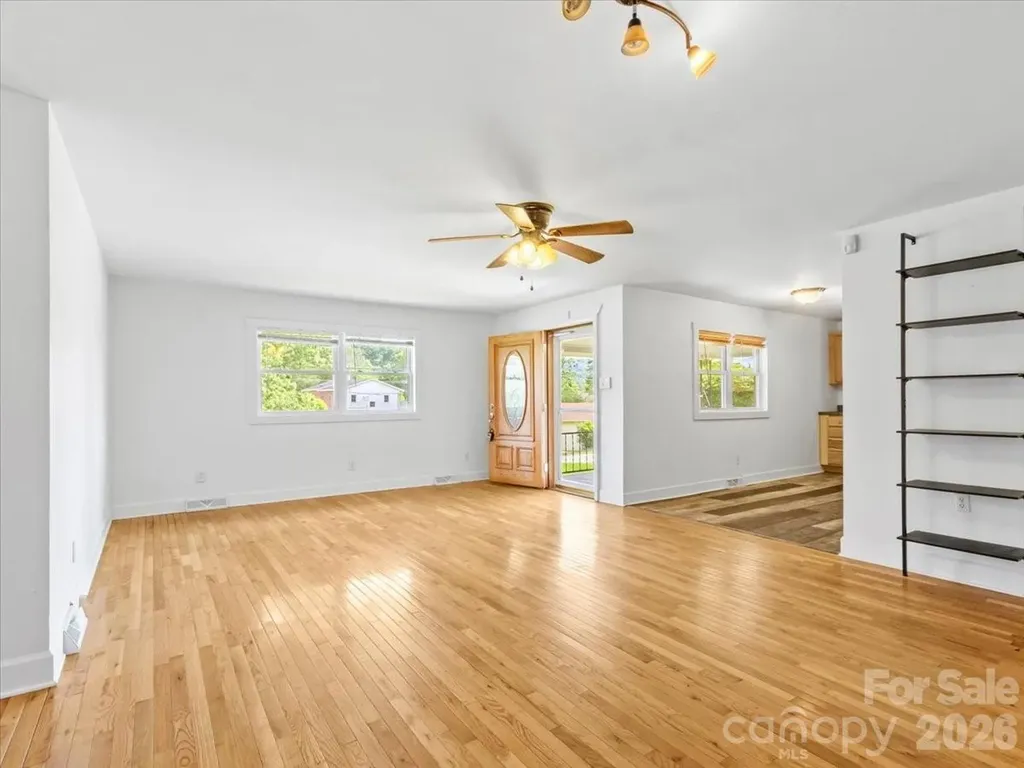 42 East Boulevard Burnsville NC 28714