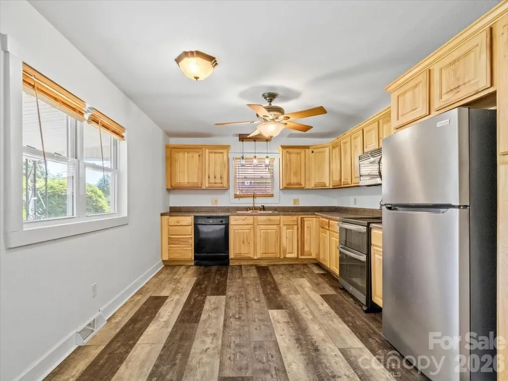 42 East Boulevard Burnsville NC 28714