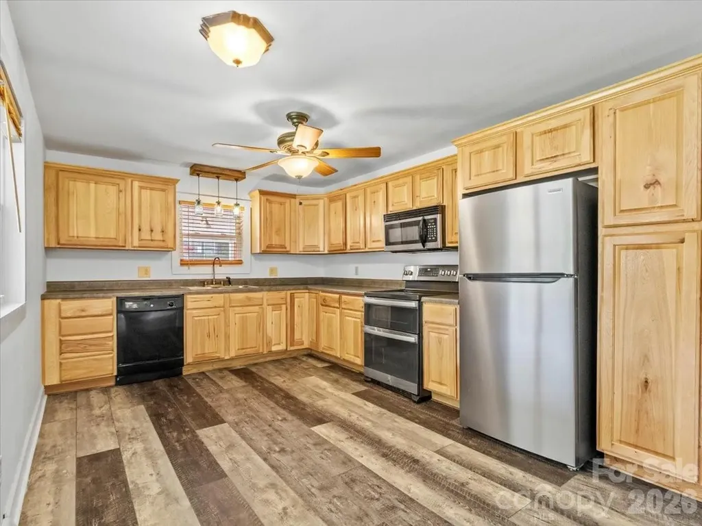 42 East Boulevard Burnsville NC 28714
