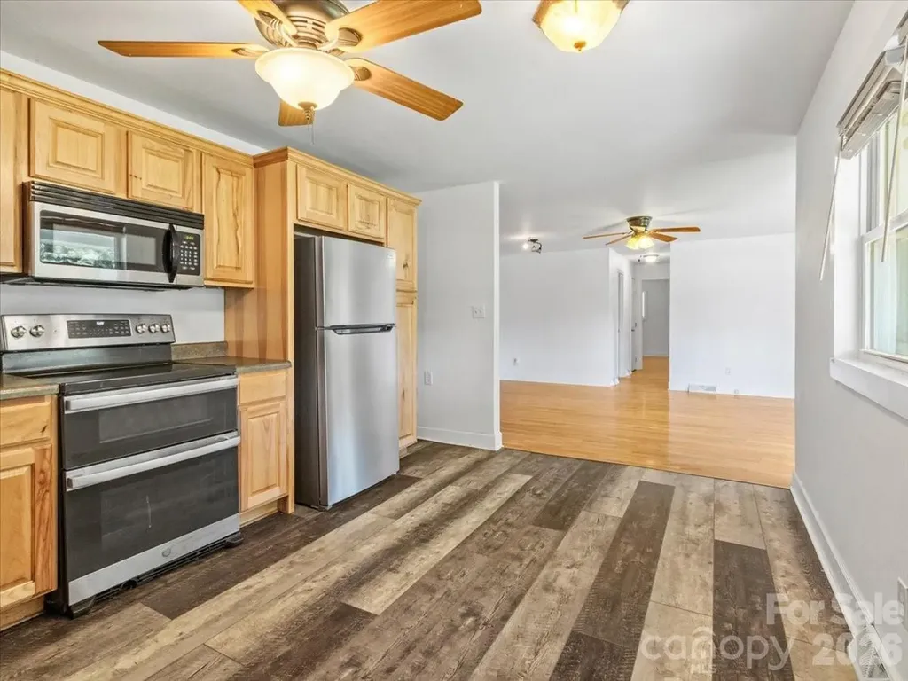 42 East Boulevard Burnsville NC 28714