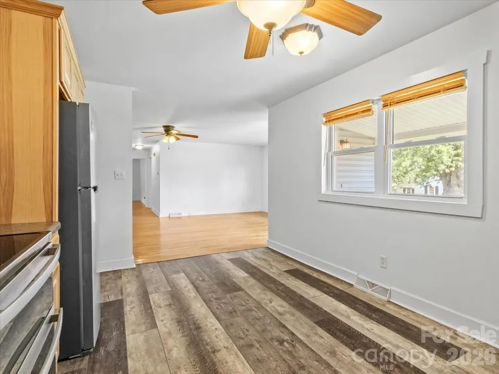 42 East Boulevard Burnsville NC 28714
