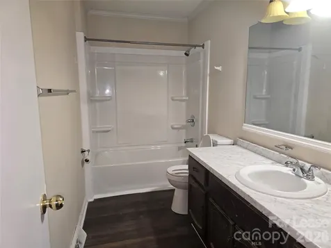 5323 Chestnut Lake Drive Charlotte NC 28227