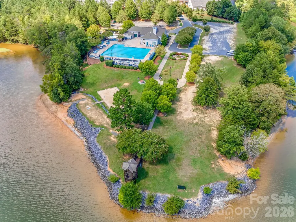 1039 Hunters Run Drive Tega Cay SC 29708