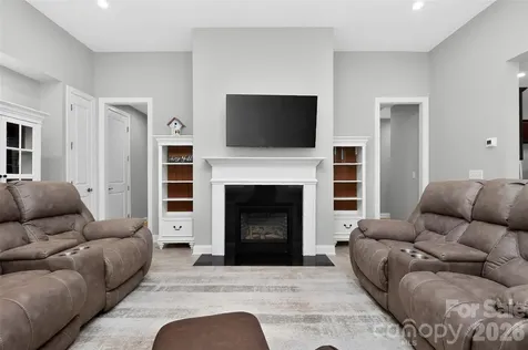 4122 Moxie Way Charlotte NC 28215