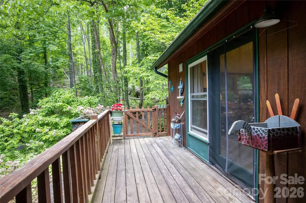 8 Westward Way Bakersville NC 28705