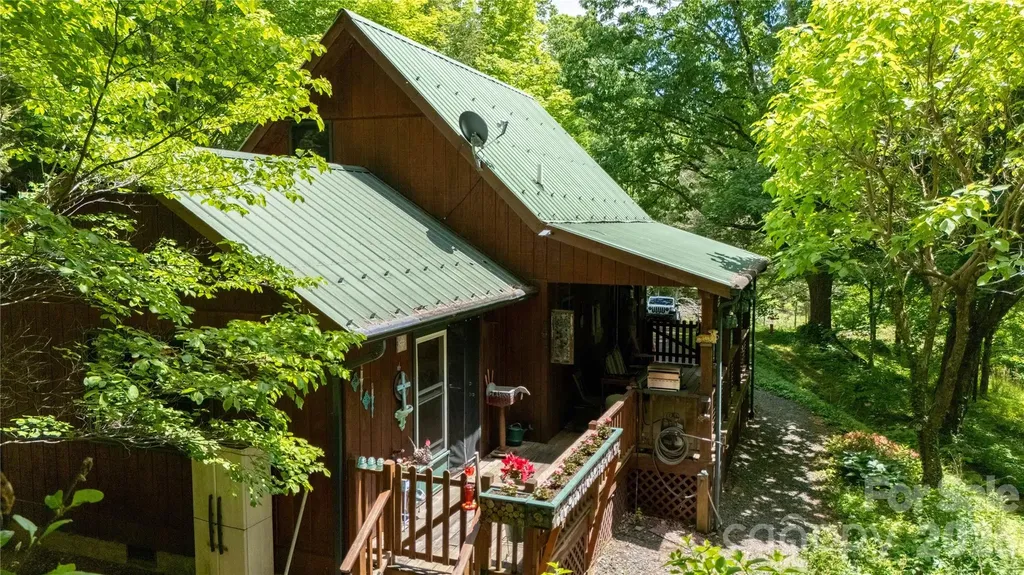 8 Westward Way Bakersville NC 28705