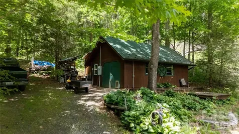 8 Westward Way Bakersville NC 28705
