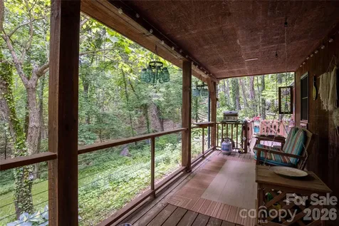 8 Westward Way Bakersville NC 28705