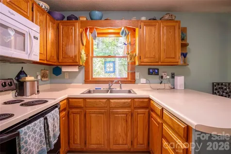 8 Westward Way Bakersville NC 28705