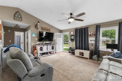 427 Park Gq Avenue Granite Quarry NC 28146