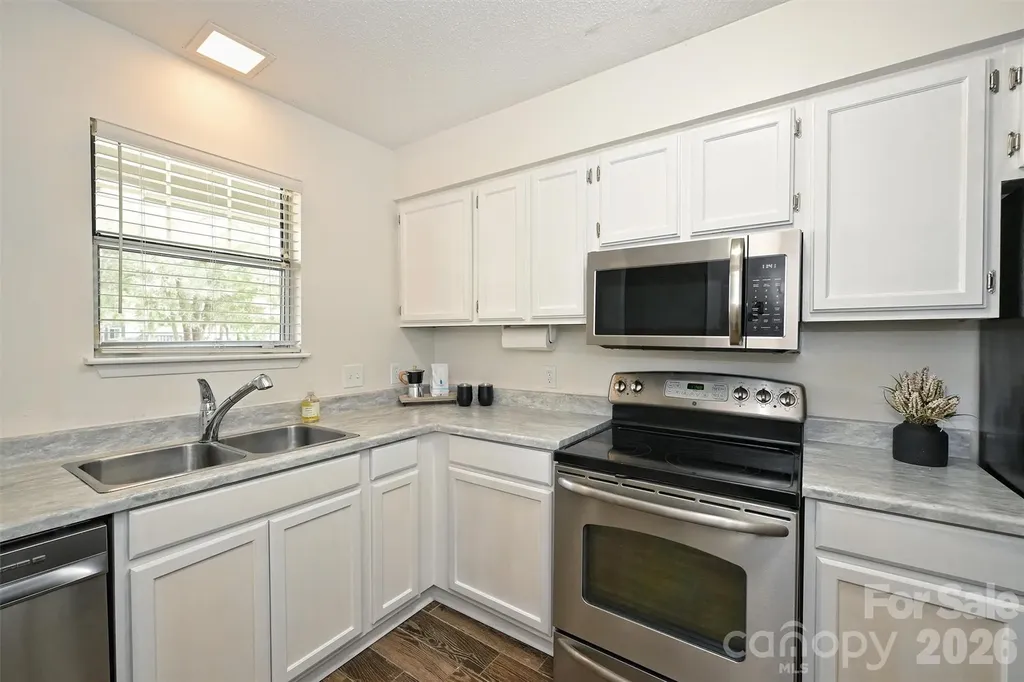 3131 Heathstead Place Charlotte NC 28210
