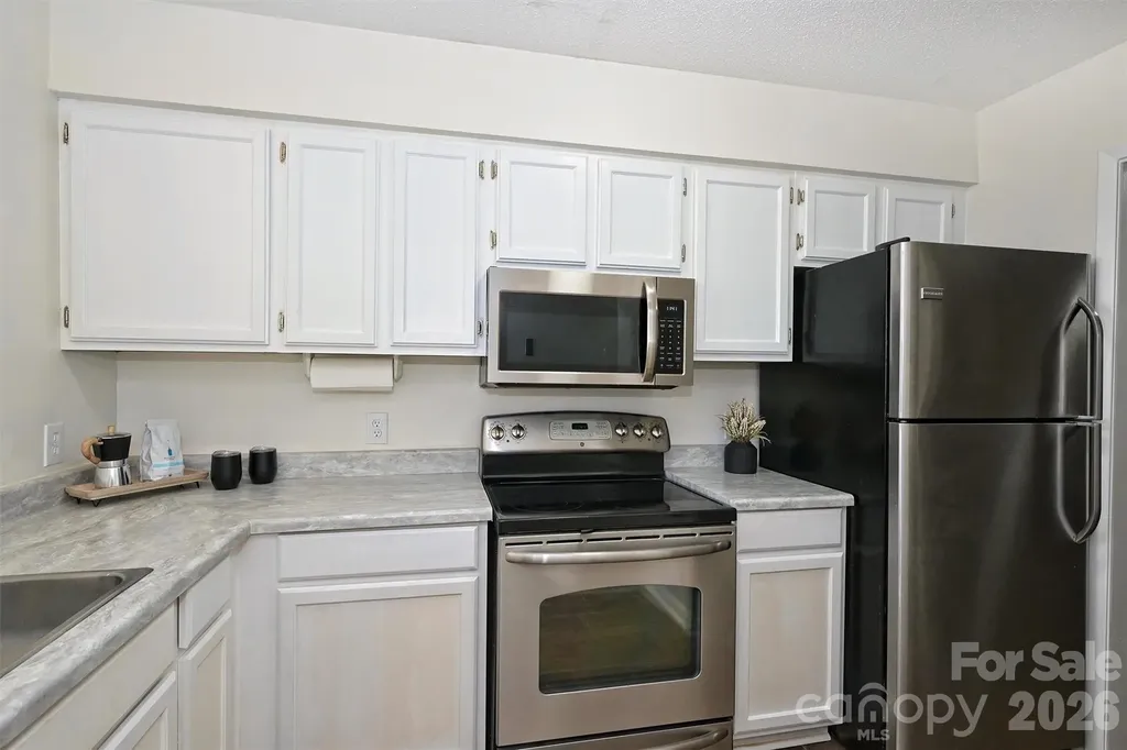 3131 Heathstead Place Charlotte NC 28210