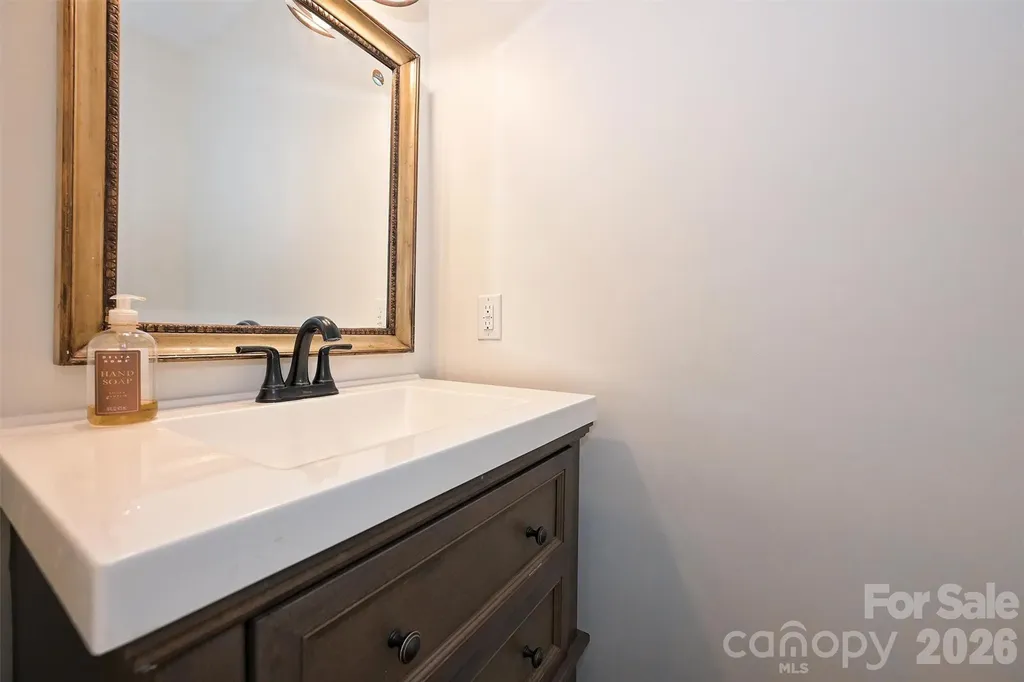 3131 Heathstead Place Charlotte NC 28210