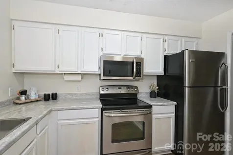 3131 Heathstead Place Charlotte NC 28210