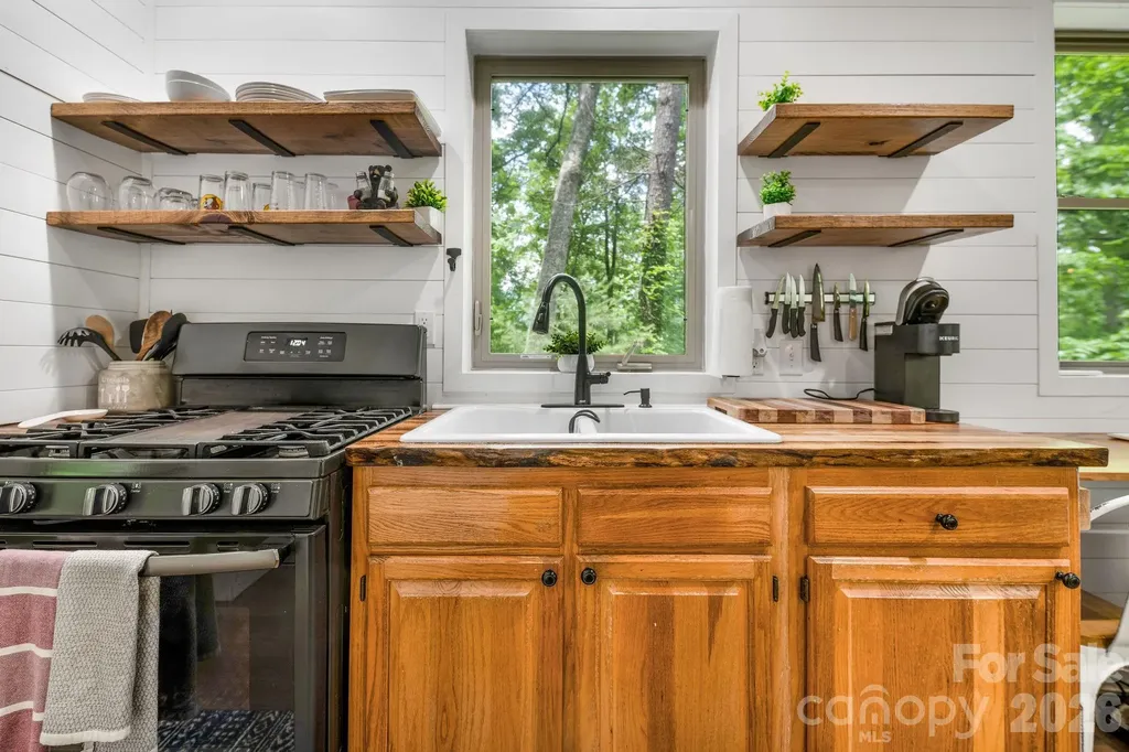2504 Upper Paw Paw Road Marshall NC 28753