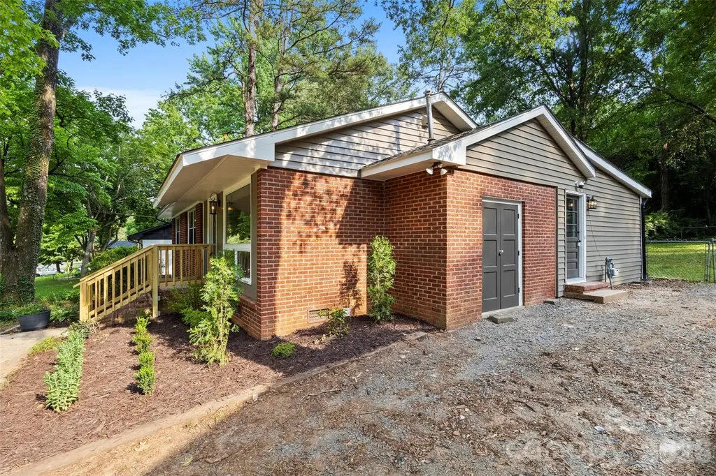 3840 Colebrook Road Charlotte NC 28215