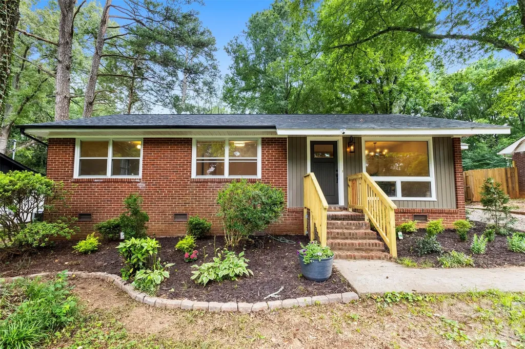 3840 Colebrook Road Charlotte NC 28215