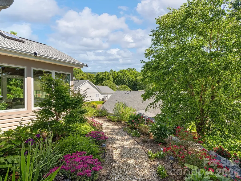 16 Stonebridge Drive Asheville NC 28805