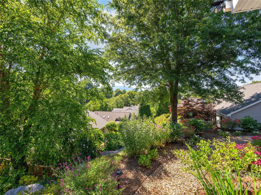 16 Stonebridge Drive Asheville NC 28805