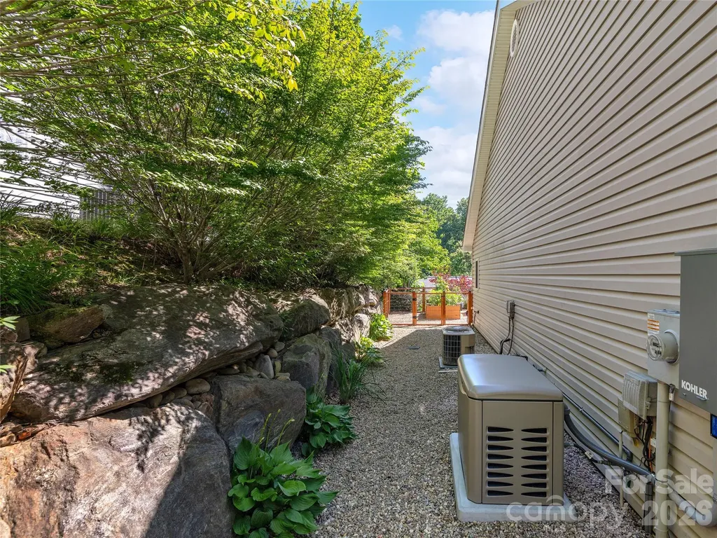 16 Stonebridge Drive Asheville NC 28805