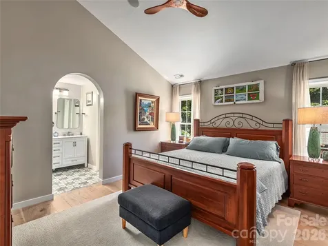 16 Stonebridge Drive Asheville NC 28805