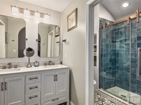 16 Stonebridge Drive Asheville NC 28805