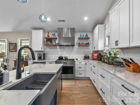 16 Stonebridge Drive Asheville NC 28805
