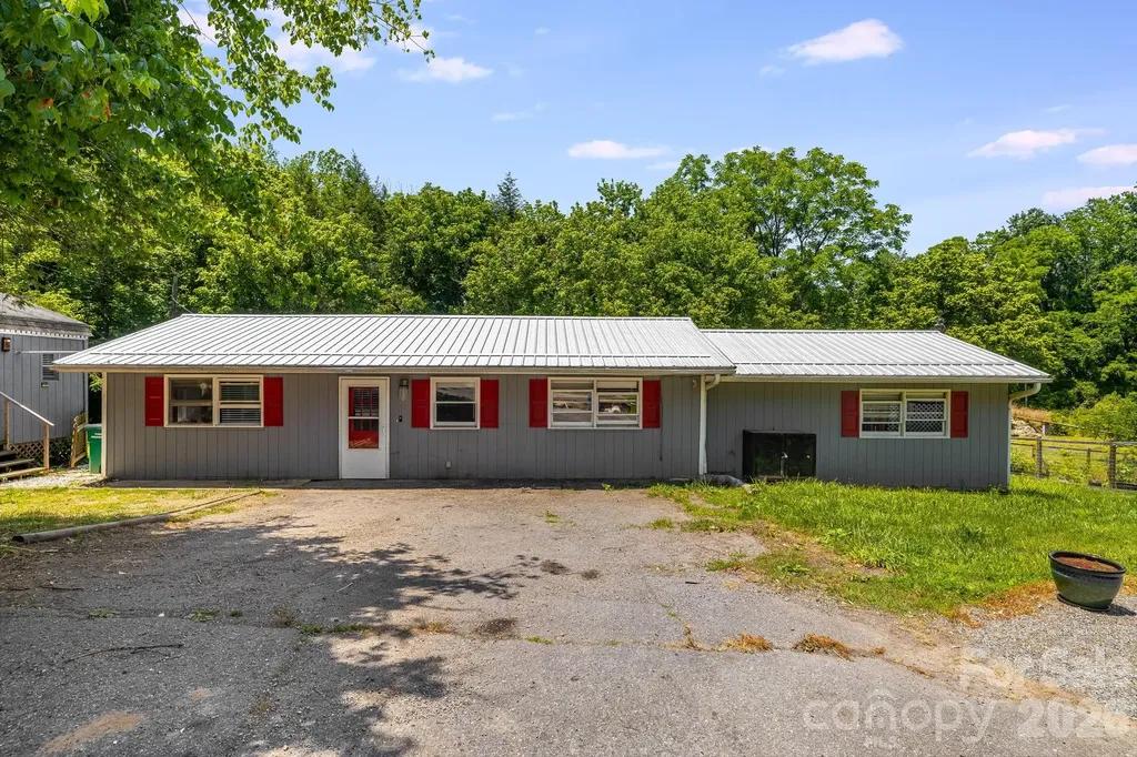 67 Banks Town Road Weaverville NC 28787