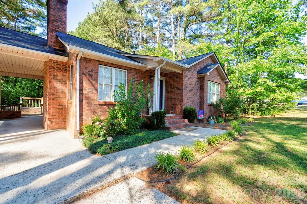 101 Doree Lane Crouse NC 28033
