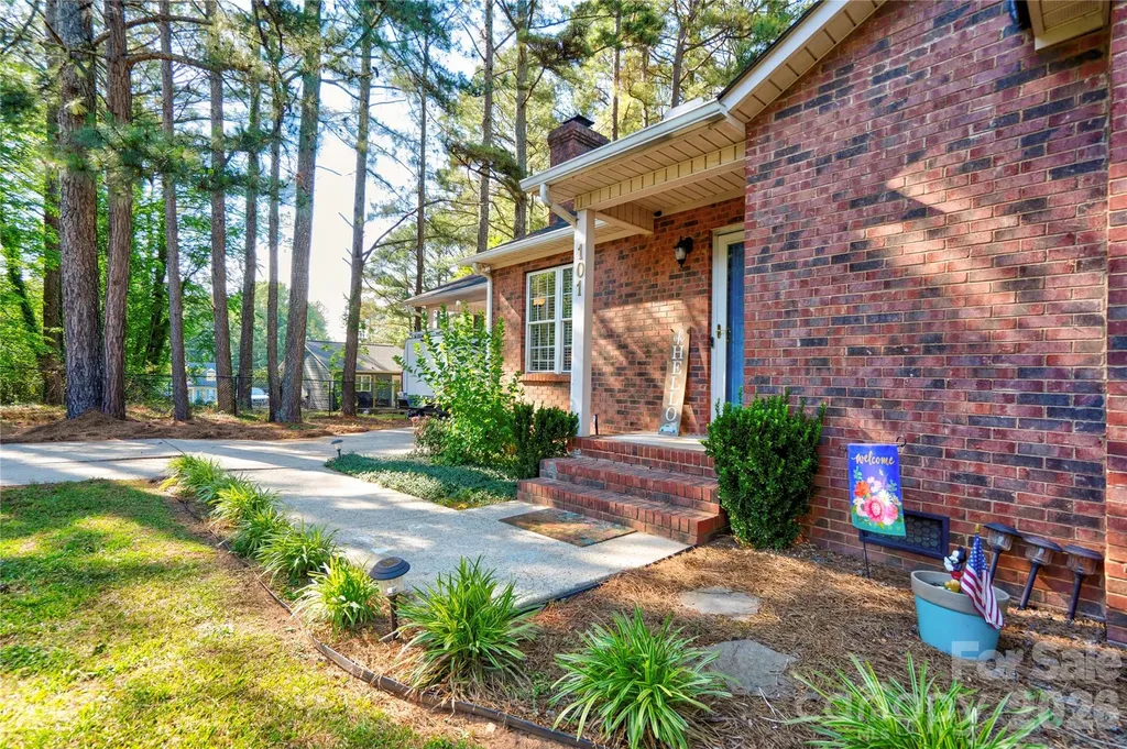 101 Doree Lane Crouse NC 28033