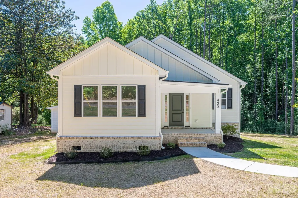 423 S Pinchback Avenue Bessemer City NC 28016