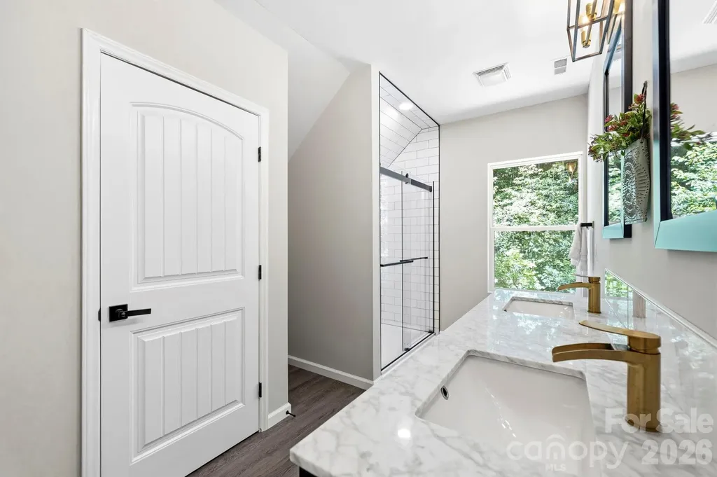 311 Charming Lane Hendersonville NC 28792