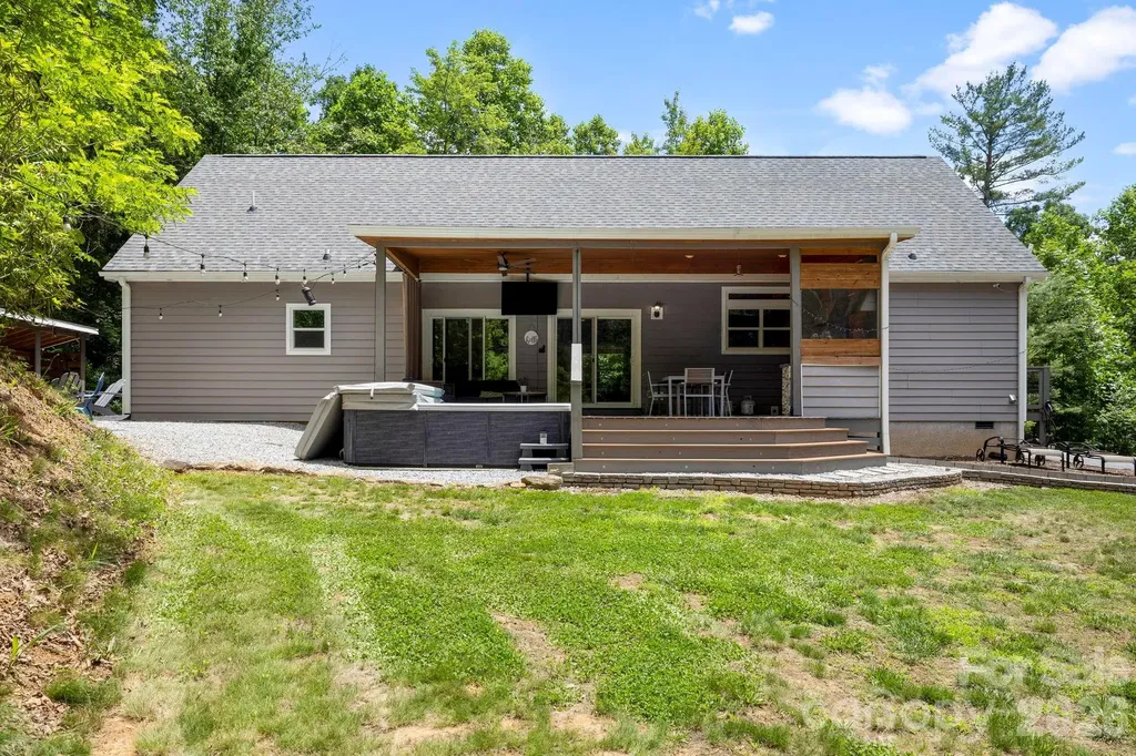 311 Charming Lane Hendersonville NC 28792