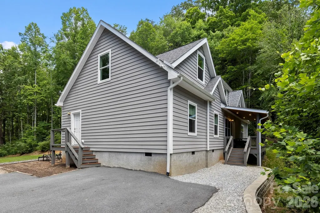311 Charming Lane Hendersonville NC 28792